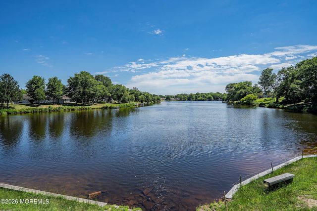12 Pocono Place, Toms River, NJ 08753