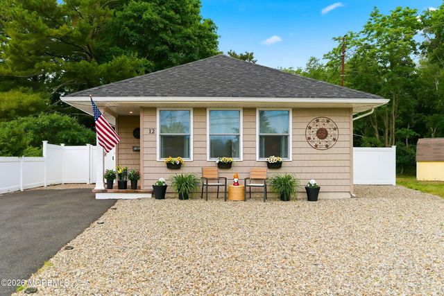 12 Pocono Place, Toms River, NJ 08753