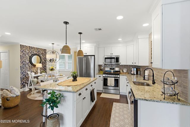 12 Pocono Place, Toms River, NJ 08753