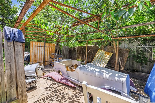 808 S Trinity, San Antonio, TX 78207