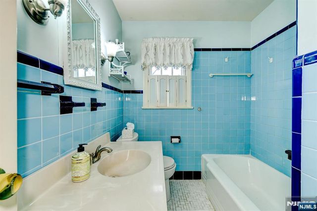 30 Perrin Drive, Wayne, NJ 07470