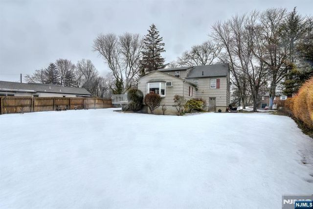 30 Perrin Drive, Wayne, NJ 07470