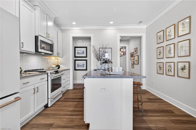 1006 Gadsby LN, Williamsburg, VA 23185