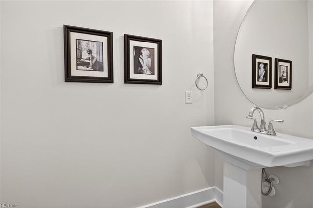 1006 Gadsby LN, Williamsburg, VA 23185
