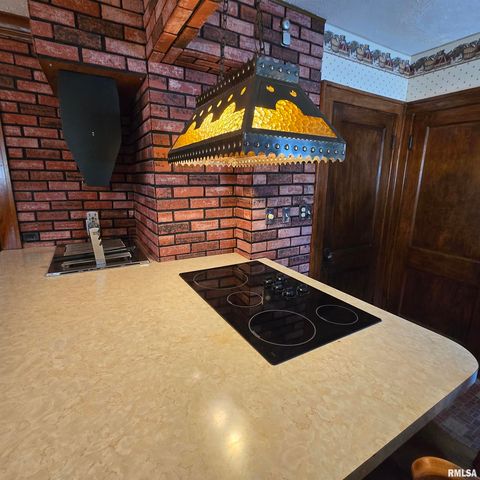 2415 N CENTRAL Avenue, Peoria, IL 61603