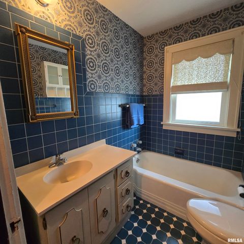 2415 N CENTRAL Avenue, Peoria, IL 61603