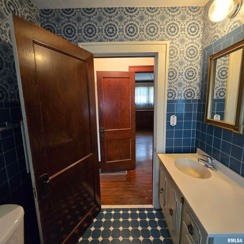 2415 N CENTRAL Avenue, Peoria, IL 61603