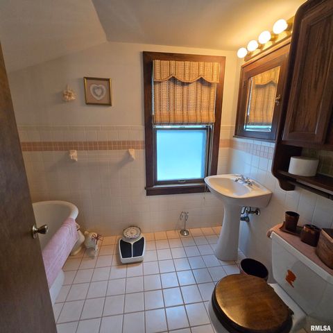 2415 N CENTRAL Avenue, Peoria, IL 61603