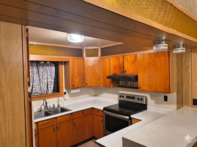 824 W 7th St, Walsenburg, CO 81089