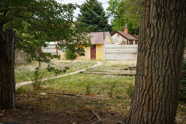 824 W 7th St, Walsenburg, CO 81089