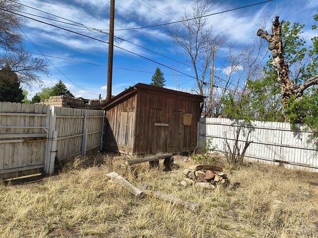 824 W 7th St, Walsenburg, CO 81089