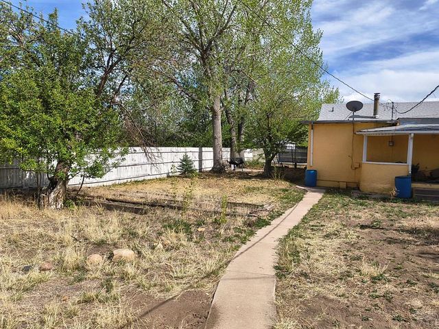824 W 7th St, Walsenburg, CO 81089