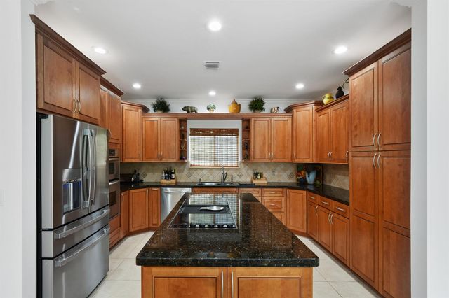 2801 Embassy Drive, West Palm Beach, FL 33401
