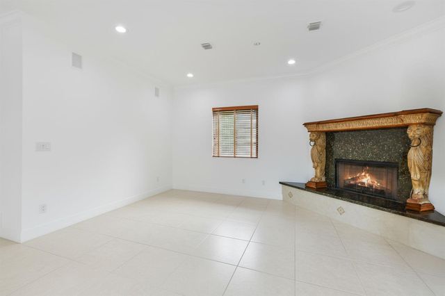 2801 Embassy Drive, West Palm Beach, FL 33401