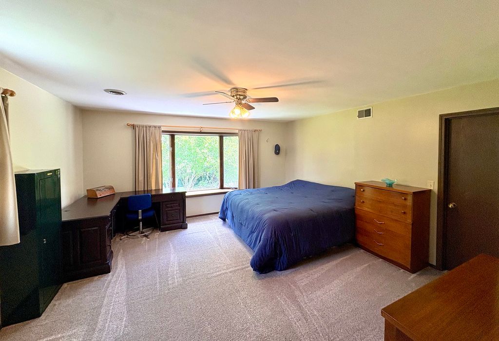 Image 13 of property listing at 1335 Schwartz Road, Centralia, IL 62801