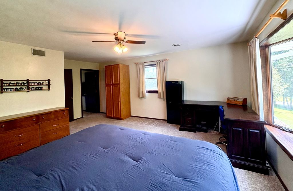 Image 14 of property listing at 1335 Schwartz Road, Centralia, IL 62801