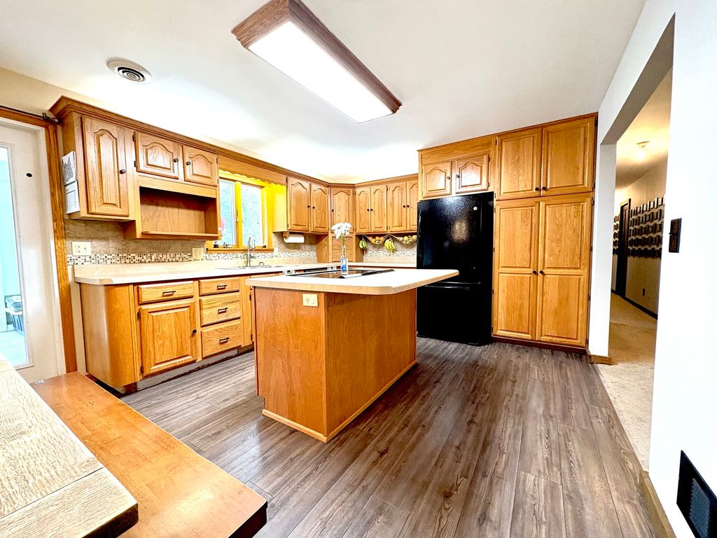 Image 15 of property listing at 1335 Schwartz Road, Centralia, IL 62801