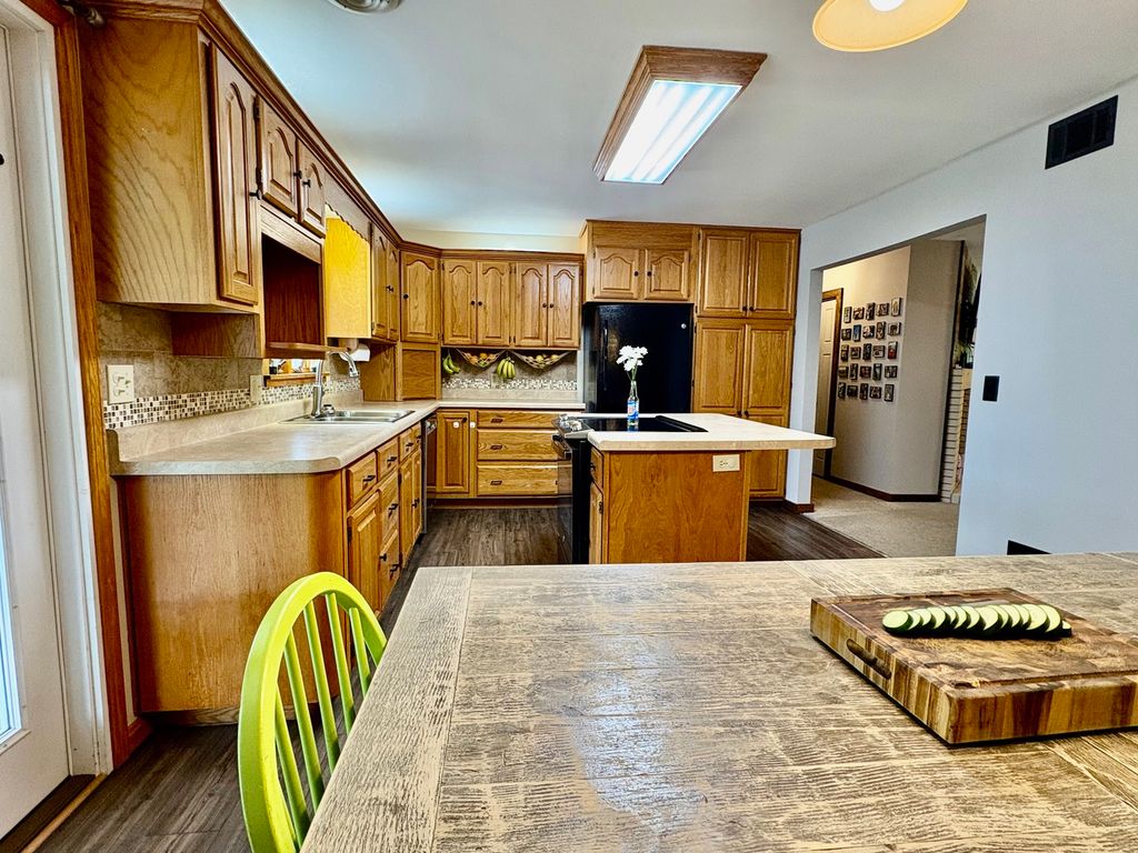 Image 17 of property listing at 1335 Schwartz Road, Centralia, IL 62801