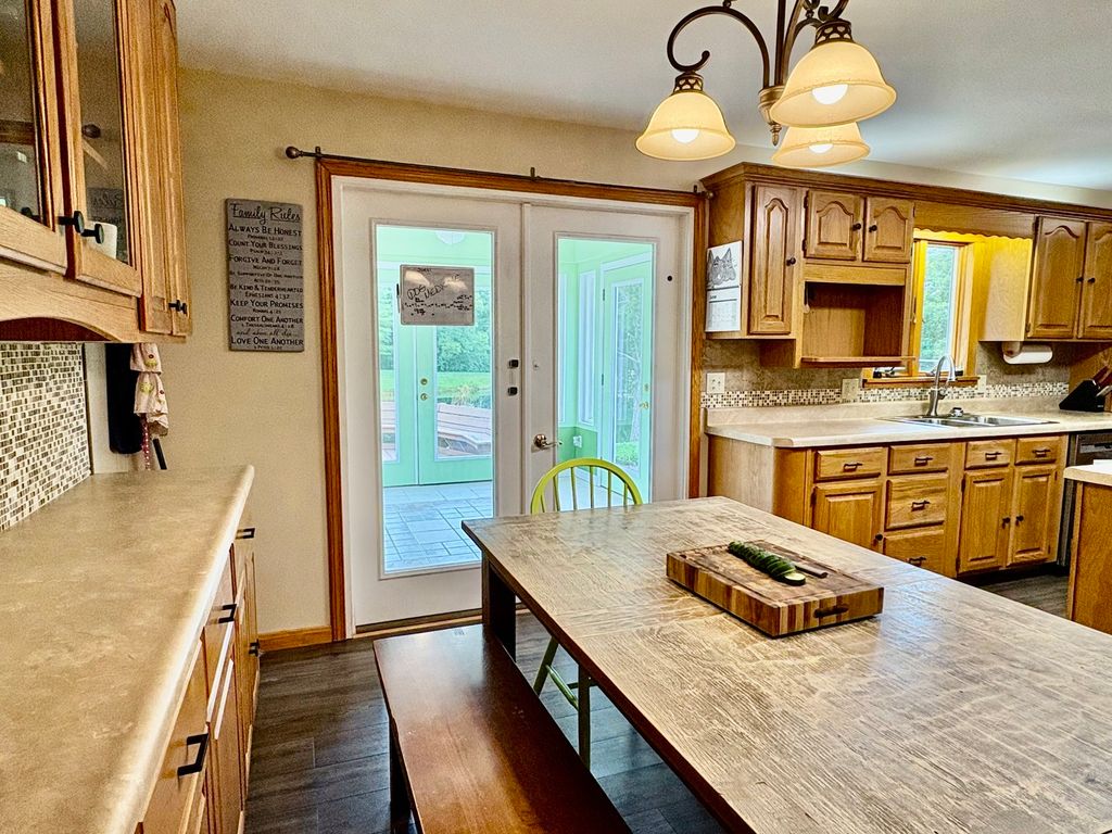 Image 18 of property listing at 1335 Schwartz Road, Centralia, IL 62801
