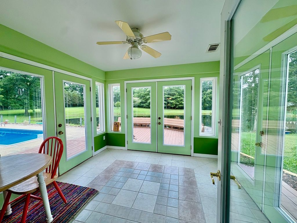 Image 19 of property listing at 1335 Schwartz Road, Centralia, IL 62801