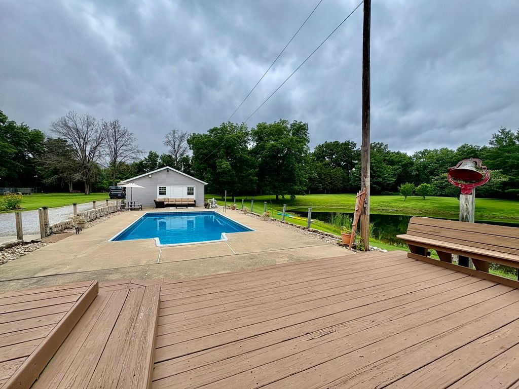 Image 22 of property listing at 1335 Schwartz Road, Centralia, IL 62801