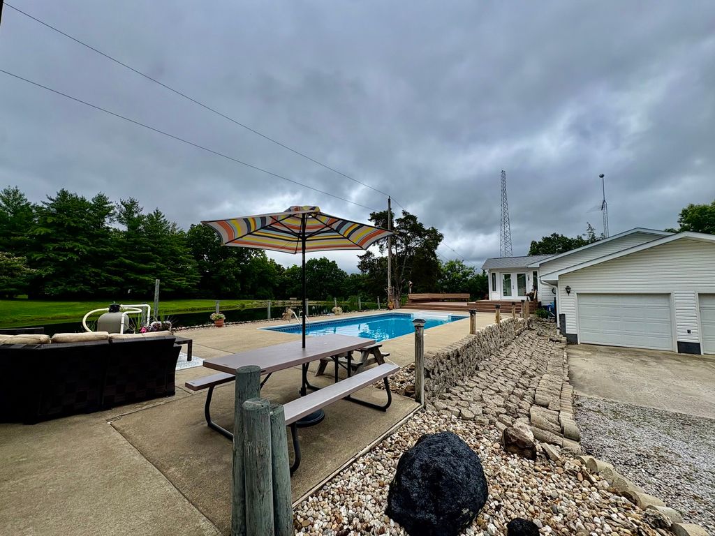 Image 23 of property listing at 1335 Schwartz Road, Centralia, IL 62801