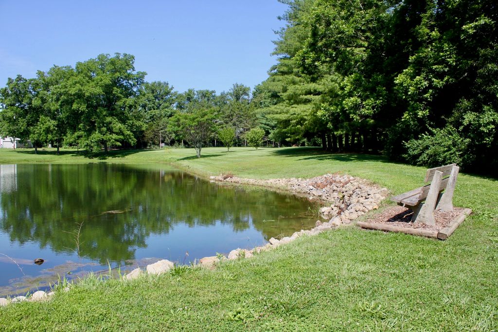 Image 4 of property listing at 1335 Schwartz Road, Centralia, IL 62801
