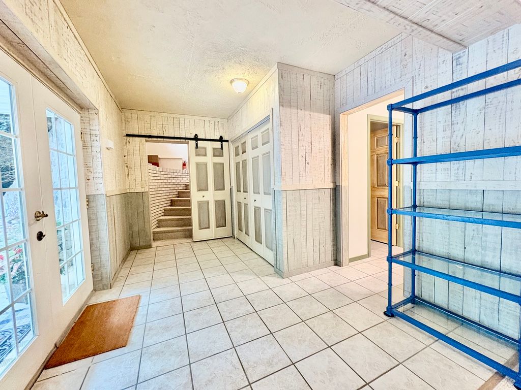 Image 40 of property listing at 1335 Schwartz Road, Centralia, IL 62801