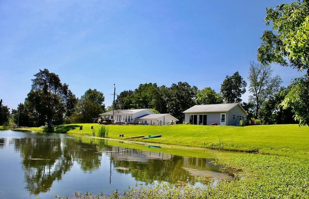 Image 5 of property listing at 1335 Schwartz Road, Centralia, IL 62801