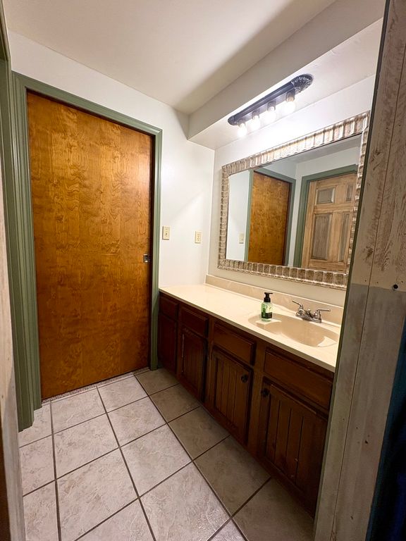 Image 42 of property listing at 1335 Schwartz Road, Centralia, IL 62801