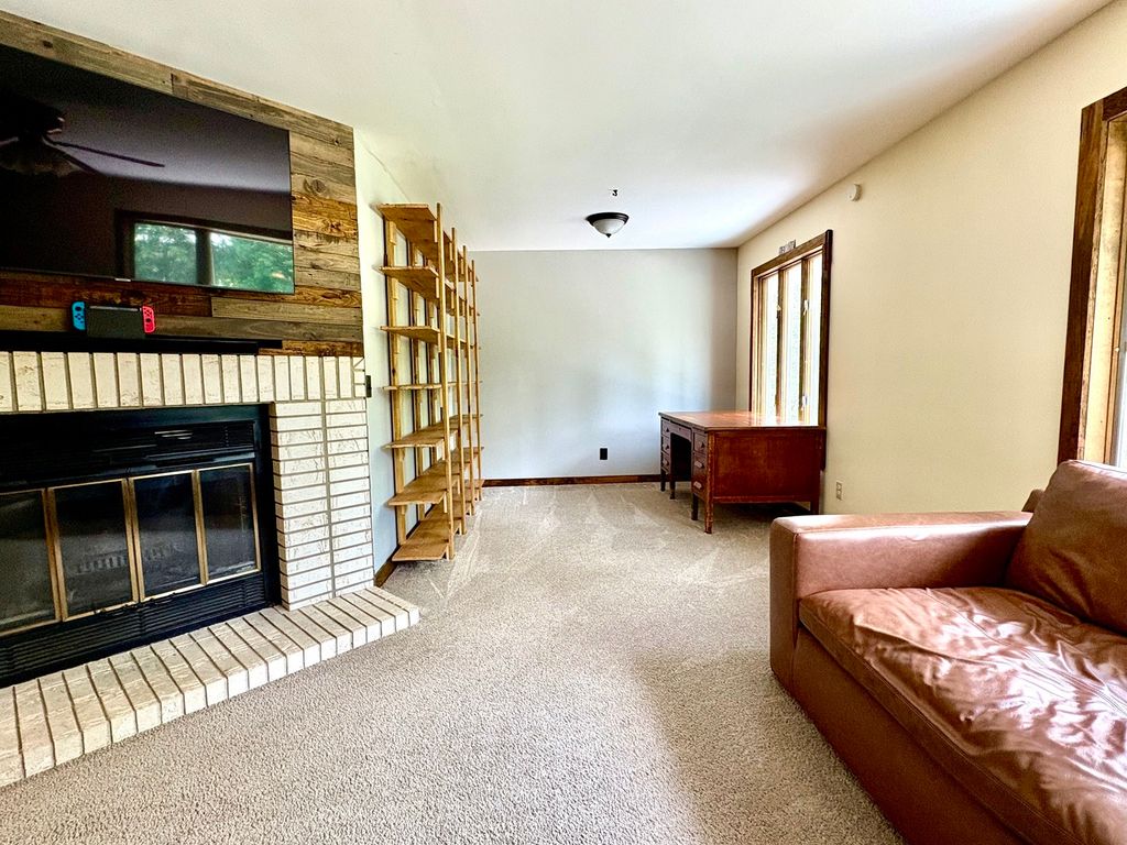 Image 10 of property listing at 1335 Schwartz Road, Centralia, IL 62801