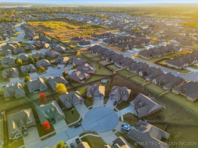 2621 W Tucson Court, Broken Arrow, OK 74011