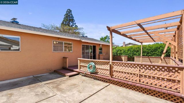 5515 Pennsylvania Blvd, Concord, CA 94521