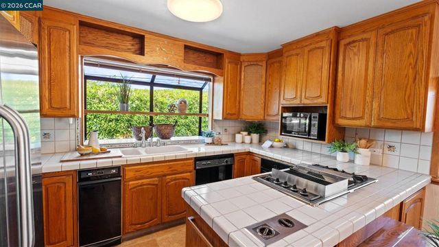 5515 Pennsylvania Blvd, Concord, CA 94521