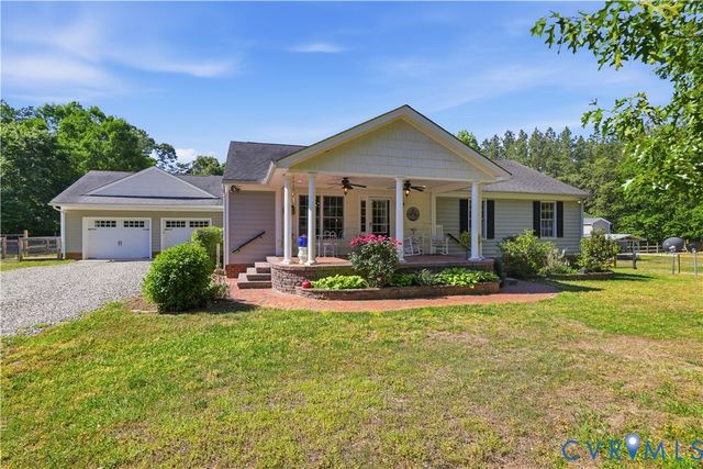 4005 W Chapel Dr, Goochland, VA 23063