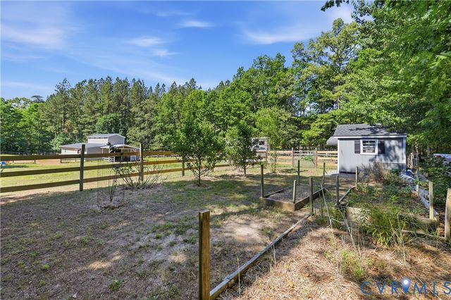4005 W Chapel Dr, Goochland, VA 23063