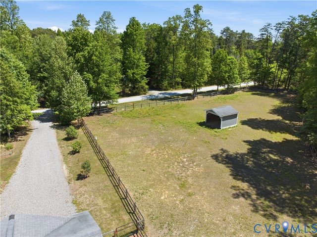 4005 W Chapel Dr, Goochland, VA 23063