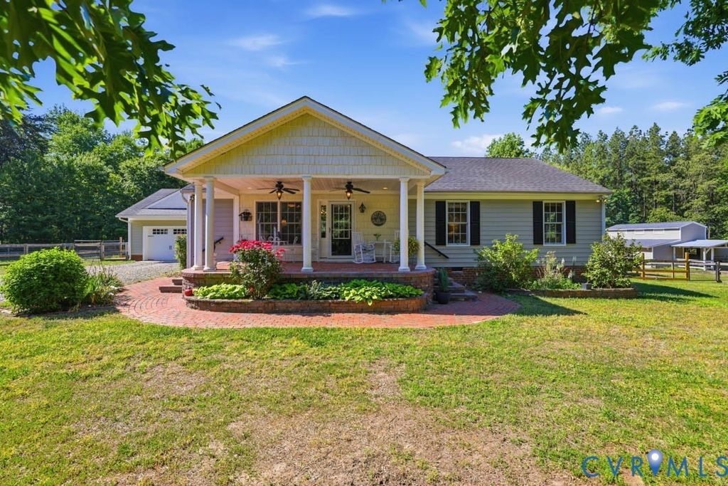 4005 W Chapel Dr, Goochland, VA 23063