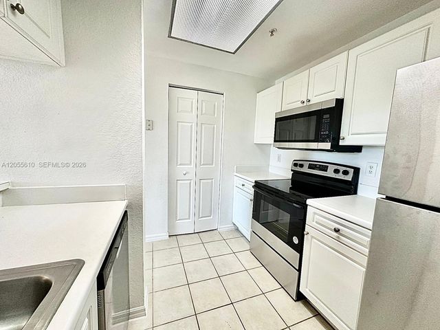 2807 Veronia Dr 301, Palm Beach Gardens, FL 33410