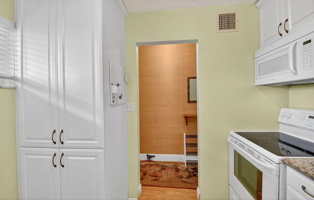 2856 Garden Drive 310, Lake Worth, FL 33461