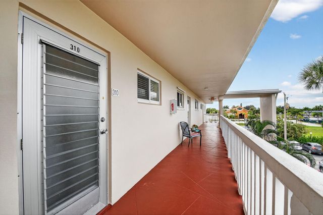 2856 Garden Drive 310, Lake Worth, FL 33461