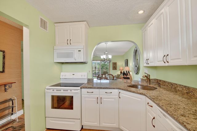 2856 Garden Drive 310, Lake Worth, FL 33461