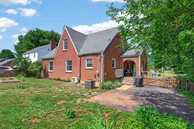 5214 Woodbury ST NW, Roanoke, VA 24012