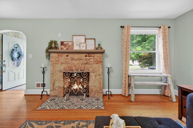 5214 Woodbury ST NW, Roanoke, VA 24012