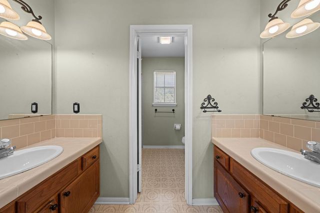 540 NE Stoney Brook Rd, Kerrville, TX 78028