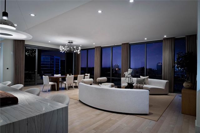 3107 Peachtree NE Road 1702, Atlanta, GA 30305