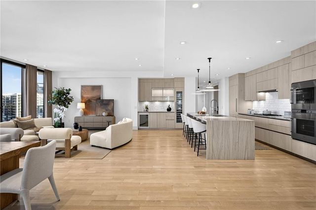 3107 Peachtree NE Road 1702, Atlanta, GA 30305