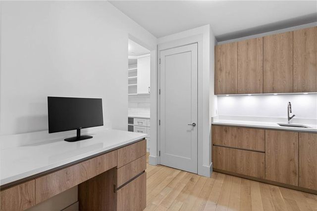 3107 Peachtree NE Road 1702, Atlanta, GA 30305