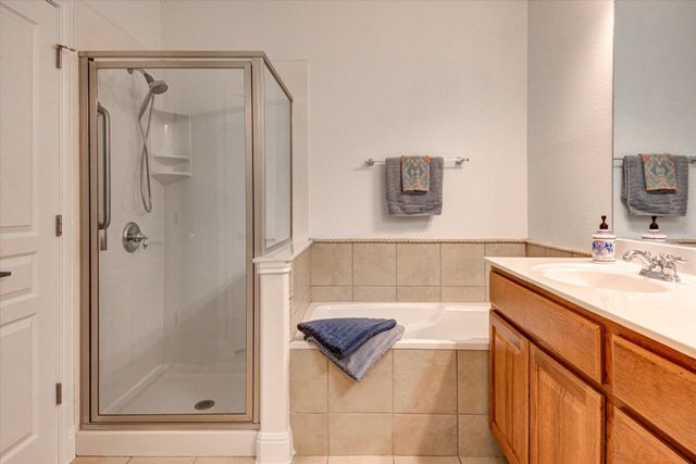 6705 Covered Bridge DR 10, Austin, TX 78736