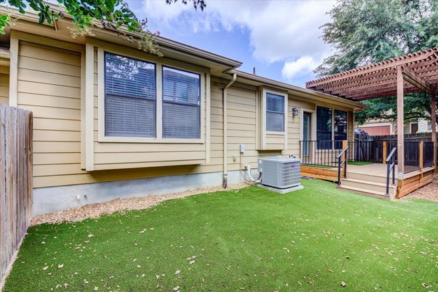 6705 Covered Bridge DR 10, Austin, TX 78736